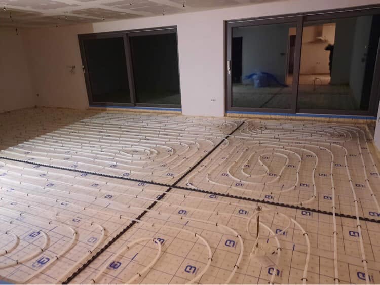 Chauffage par le sol installé dans un séjour neuf par Energies Concept à Seneffe